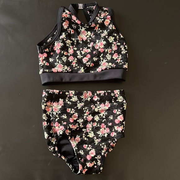 Details Dancewear: NWT; crop top and briefs set. Child size large - Picture 2 of 5